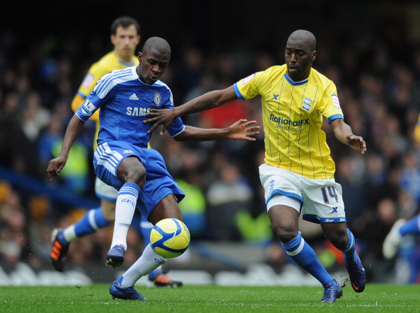 LONDON, ENGLAND - FEBRUARY 18: Ramires of Chelsea is closed down by Morgaro Gomis of Birmingham City during the FA Cup with Budweiser Fifth Round match between Chelsea and Birmingham City at Stamford Bridge on February 18, 2012 in London, England.  (Photo by Christopher Lee/Getty Images)