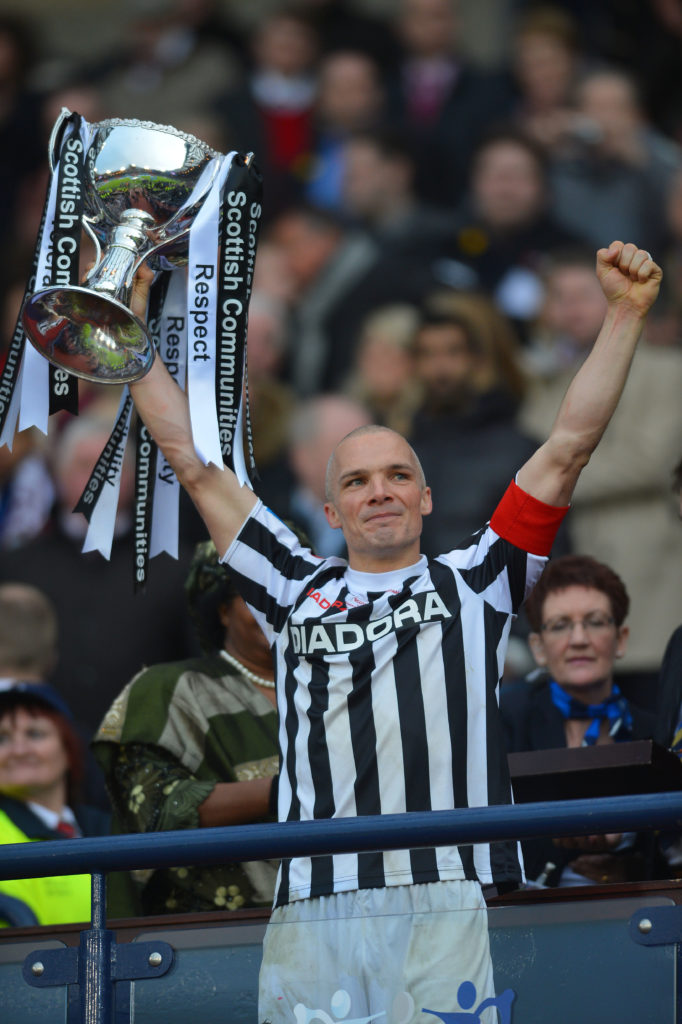 Goodwin lifts the Scottish League Cup