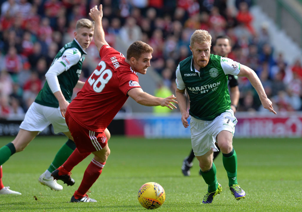 EDINBURGH, SCOTLAND - AUGUST 25: Tommie Hoban of Aberdeen challenges Daryl Horgan of Hibernian during the Scottish Premier League match between Hibernian and Aberdeen at Easter Road on August 25, 2018 in Edinburgh, Scotland.