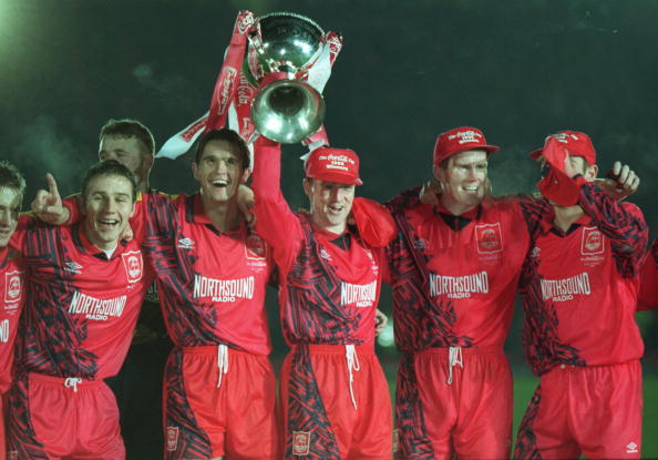26 NOV 1995: THE TWO GOALSCORERS (L) DUNCAN SHEARER AND (R) BILLY DODDS OF ABRERDEEN CELEBRATE WINNING THE COCA-COLA CUP DURING ABERDEEN V DUNDEE IN THE COCA-COLA CUP FINAL AT HAMPDEN PARK.