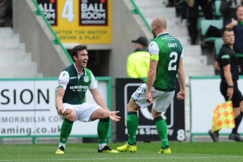 EDINBURGH, SCOTLAND - SEPTEMBER 15: Stevie Mallan of Hibernian FC celebrates with David Gray (R) of Hibernian FC during the Scottish Ladbrokes Premiership match between Hibernian and Kilmarnock at Easter Road on September 15, 2018 in Edinburgh, United Kingdom. 