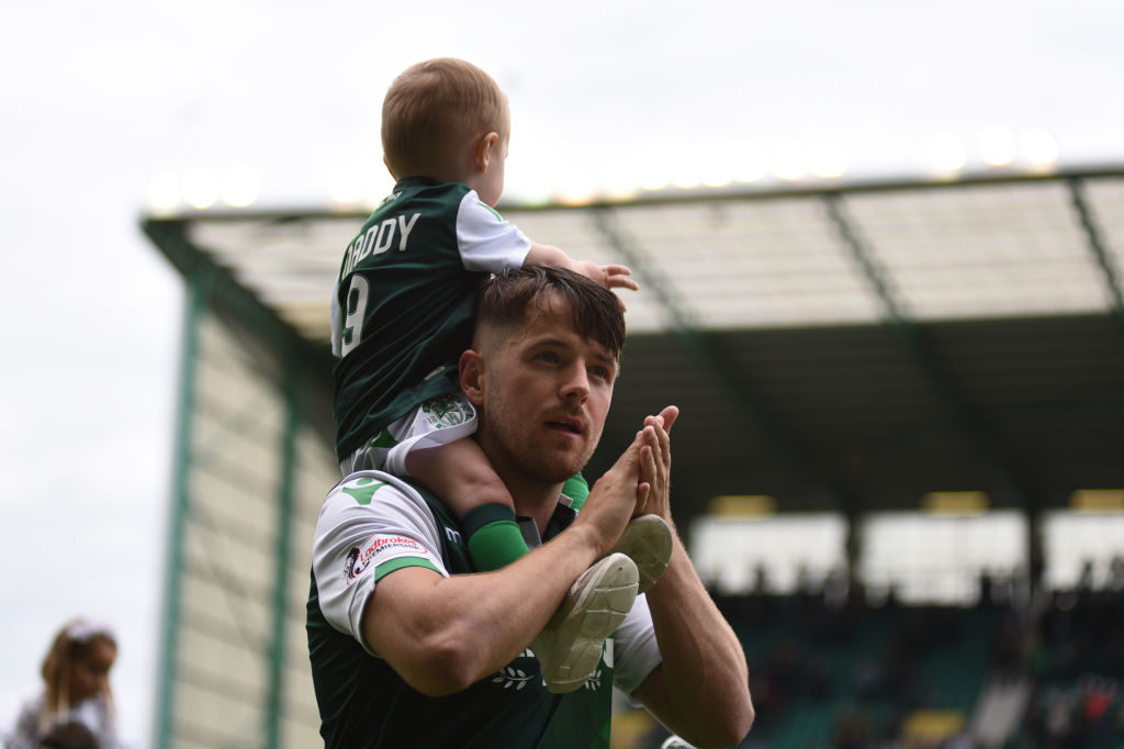 EDINBURGH, SCOTLAND - MAY 19: Mark McNulty of Hibernian FC and family applaud the Hibernian support after the Ladbrokes Premiership match between Hibernian and Aberdeen at Easter Road on May 19, 2019 in Edinburgh, United Kingdom.