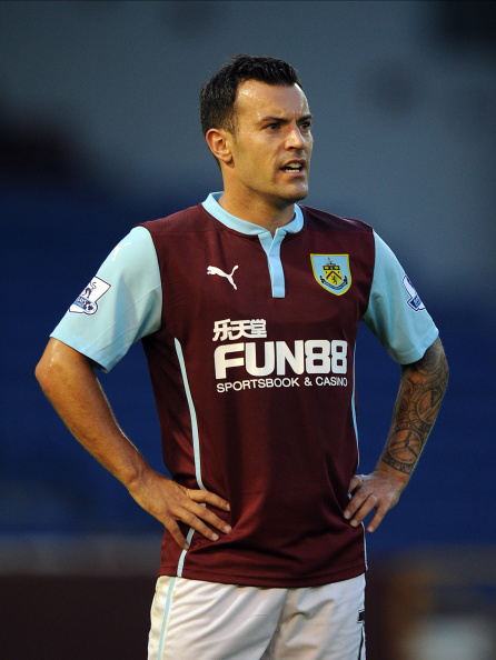 Ross Wallace has signed for St Mirren.