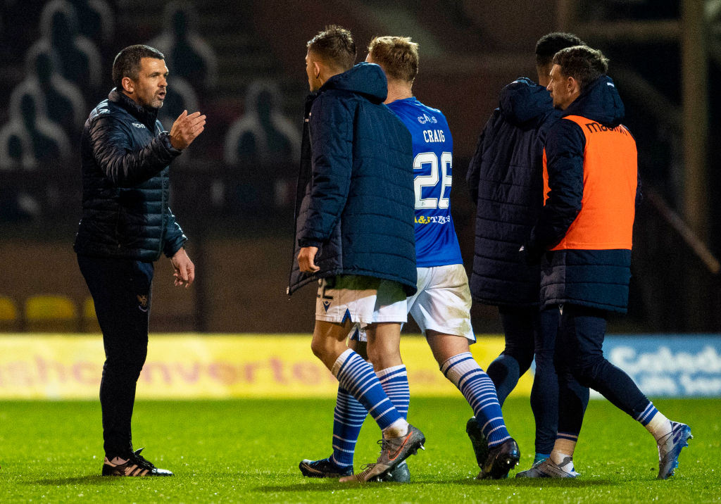 Callum Davidson congratulates his players after beating Motherwell