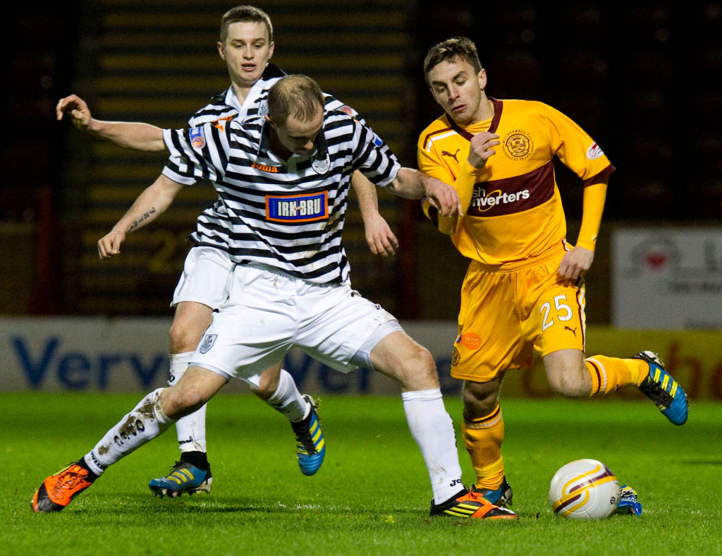 07/01/12 WILLIAM HILL SCOTTISH CUP 4TH RND.MOTHERWELL V QUEENS PARK.FIR PARK - MOTHERWELL.Steven Lawless (right) is closed down by Queen's Park duo Ian Watt and Jamie Longworth (centre)