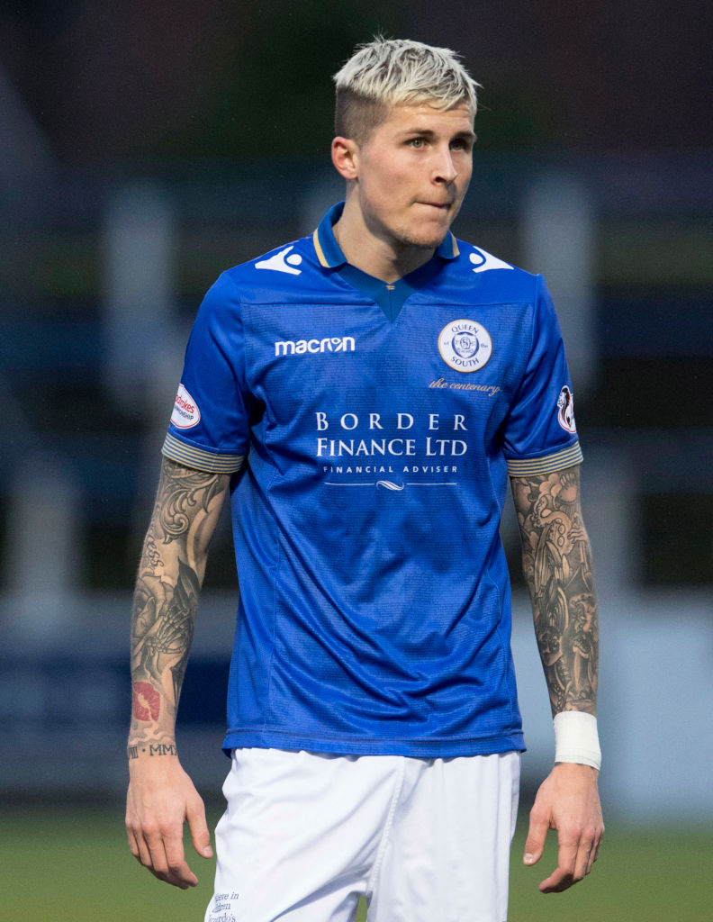 01/12/18 LADBROKES CHAMPIONSHIP.QOTS v PARTICK THISTLE (1-0).PALMERSTON PARK - DUMFRIES.Lyndon Dykes in action for Queen of the South
